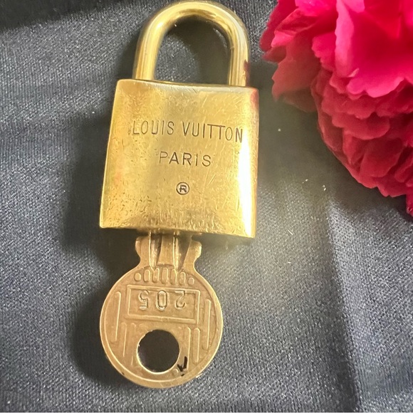 Louis Vuitton Lock #205 - Picture 8 of 9